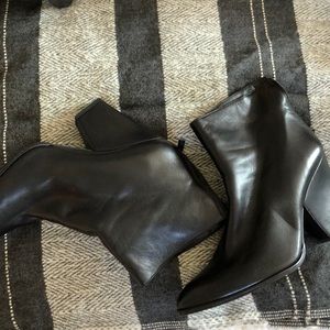 Stuart Weitzman booties. Nwt. Size 11 black.